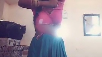 Istri Desa Desi Dientot Keras