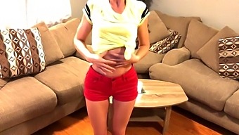 Zmysłowa Fantazja Kroku Zamienia Się W Gorącą Solową Sesję Strippingową Na Porn Hub.