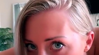 売春婦のtinderマッチがpovセックス中に巧みに私のペニスをしゃぶってファックします。