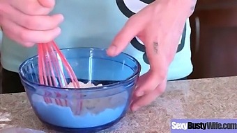 Vášnivé Šantenie Zrelej Zvodkyne Veronicy Avluv Pred Kamerou - Video 27