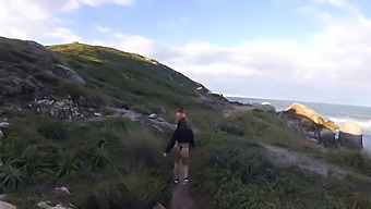 Pertemuan Liar Di Pantai Dengan Banyak Aktiviti Nakal.