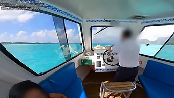 Petualangan Bora Bora Angela Doll: Vlogger Perancis Dientot Di Tempat Umum