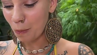 Tapasztald Meg A Végső Élvezetet Indica Flowerrel Ebben Az Exkluzív Videóban