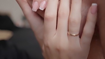 Cặp Đôi Tình Nhân Đam Mê Thực Hiện Tình Dục Bằng Miệng Và Xuất Tinh Gần Gũi