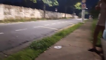 Một Cuộc Bú Cu Táo Bạo Tại Trạm Xe Buýt Với Một Người Lạ Tuyệt Đẹp